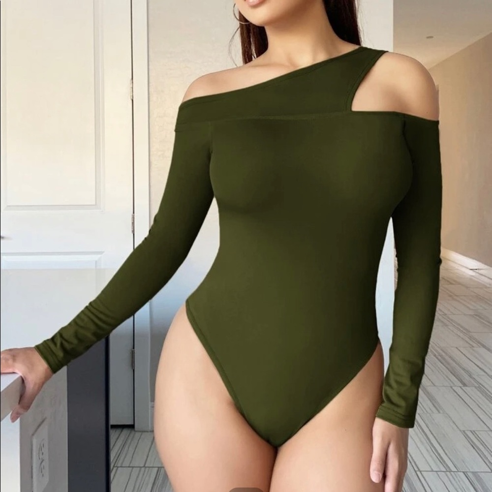 Asymmetrical long sleeve bodysuit old shoulder